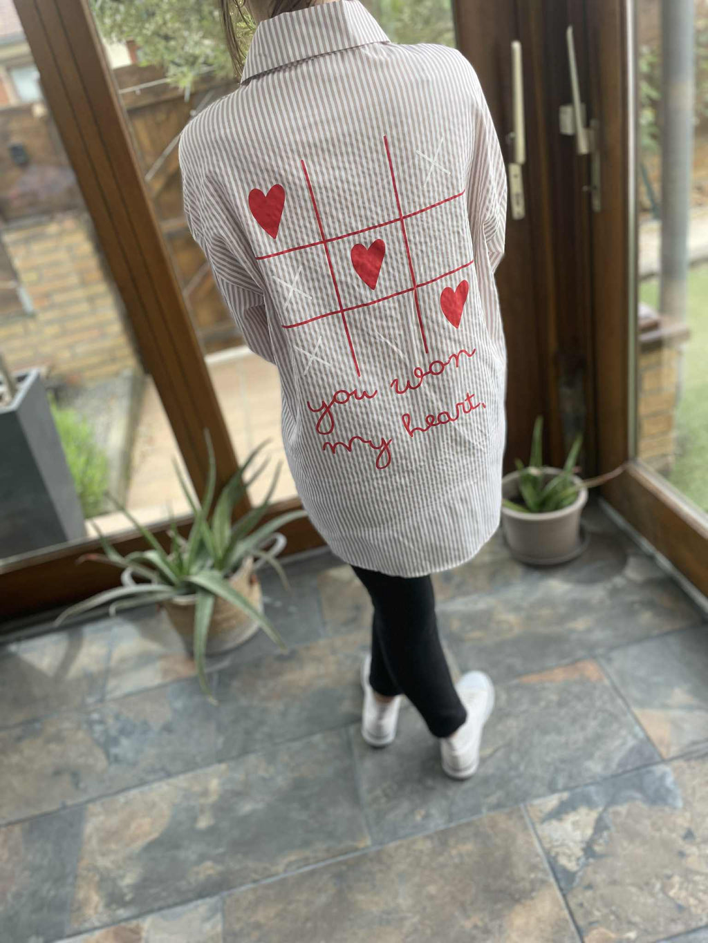 Chemise Rayé A Motif Coeur Imprimé Avant Et Arriere Beige
